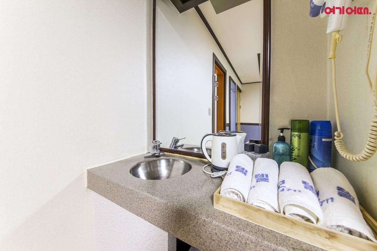 Theme Motel Mokpo Bagian luar foto