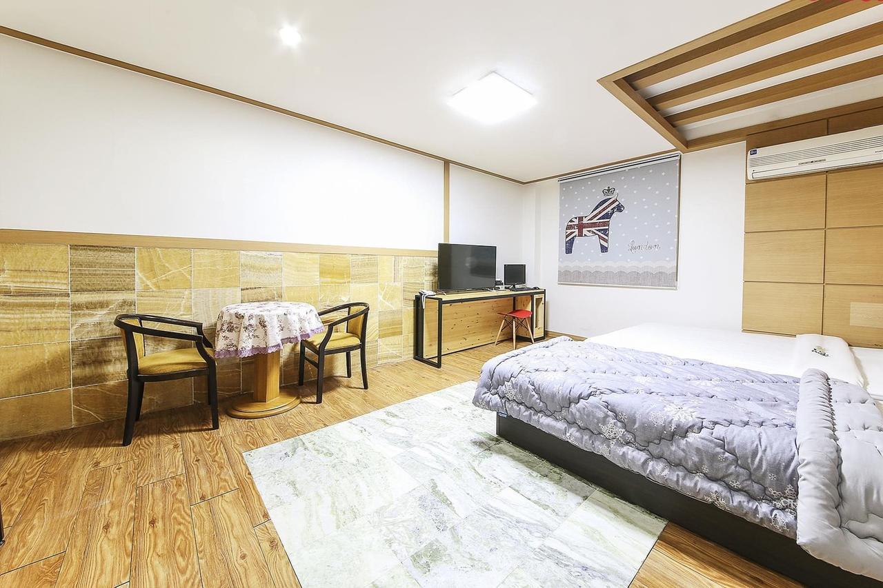 Theme Motel Mokpo Bagian luar foto