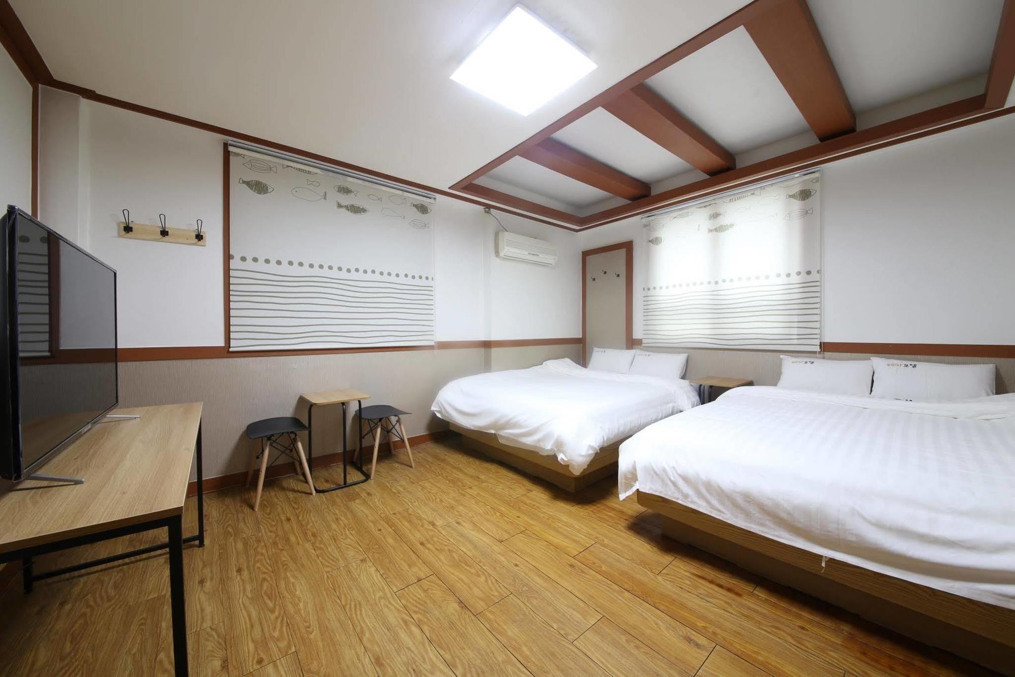 Theme Motel Mokpo Bagian luar foto