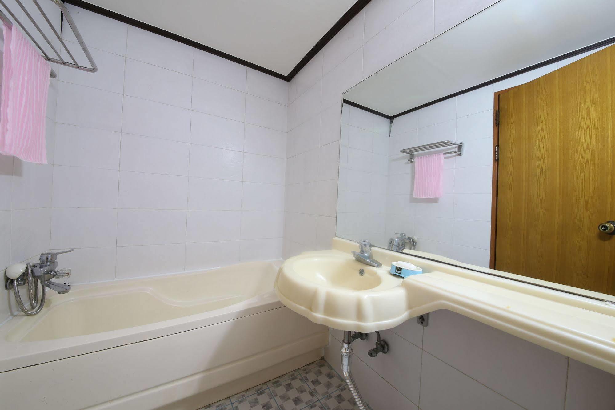 Theme Motel Mokpo Bagian luar foto