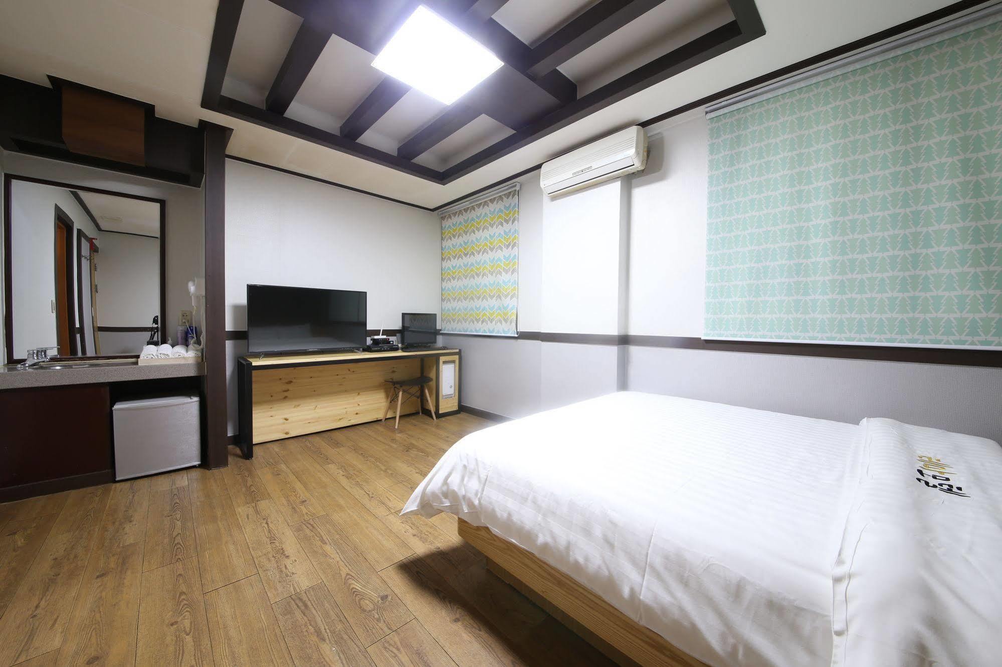 Theme Motel Mokpo Bagian luar foto