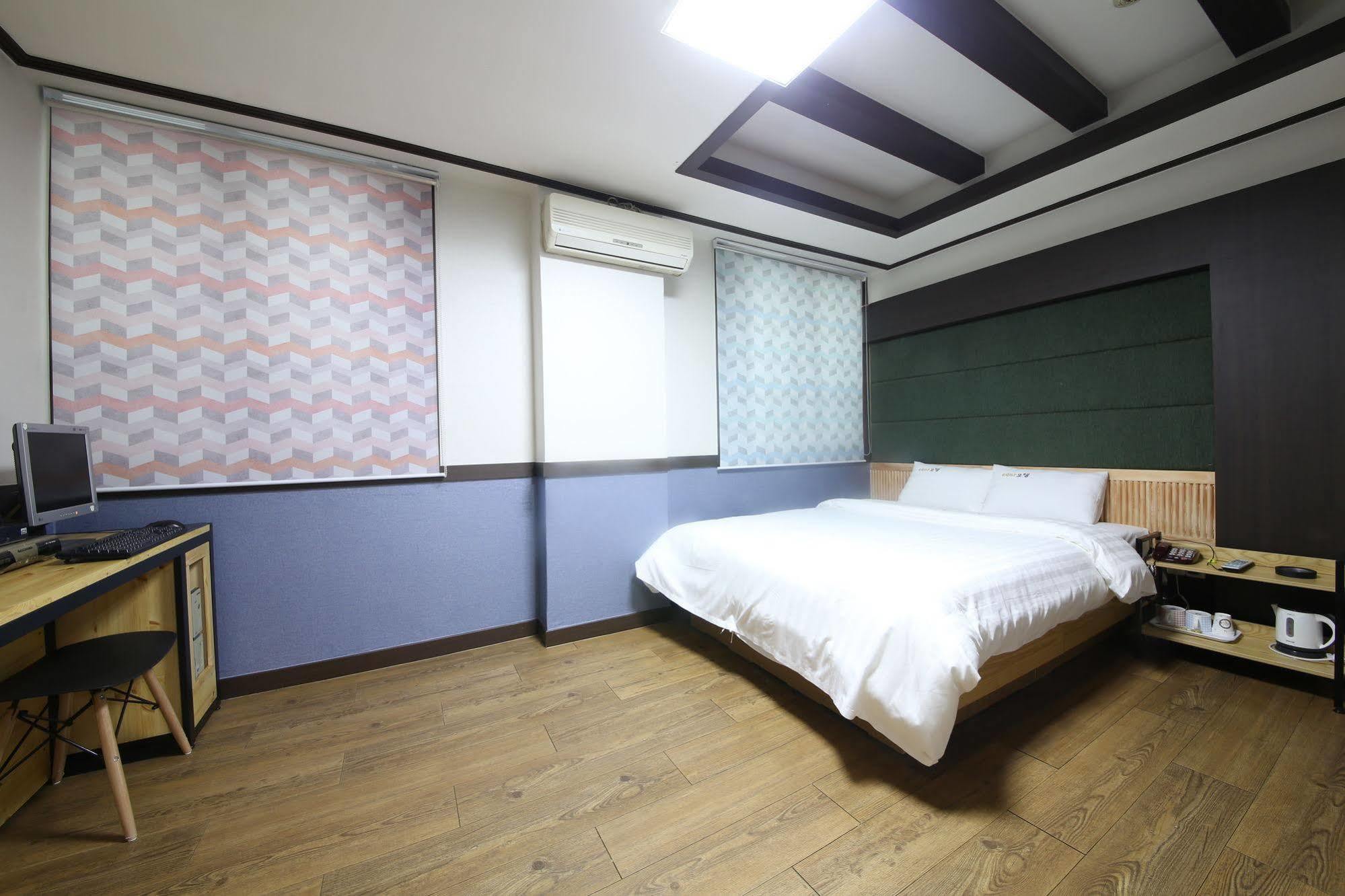 Theme Motel Mokpo Bagian luar foto