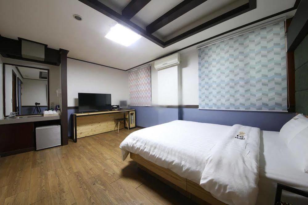 Theme Motel Mokpo Bagian luar foto
